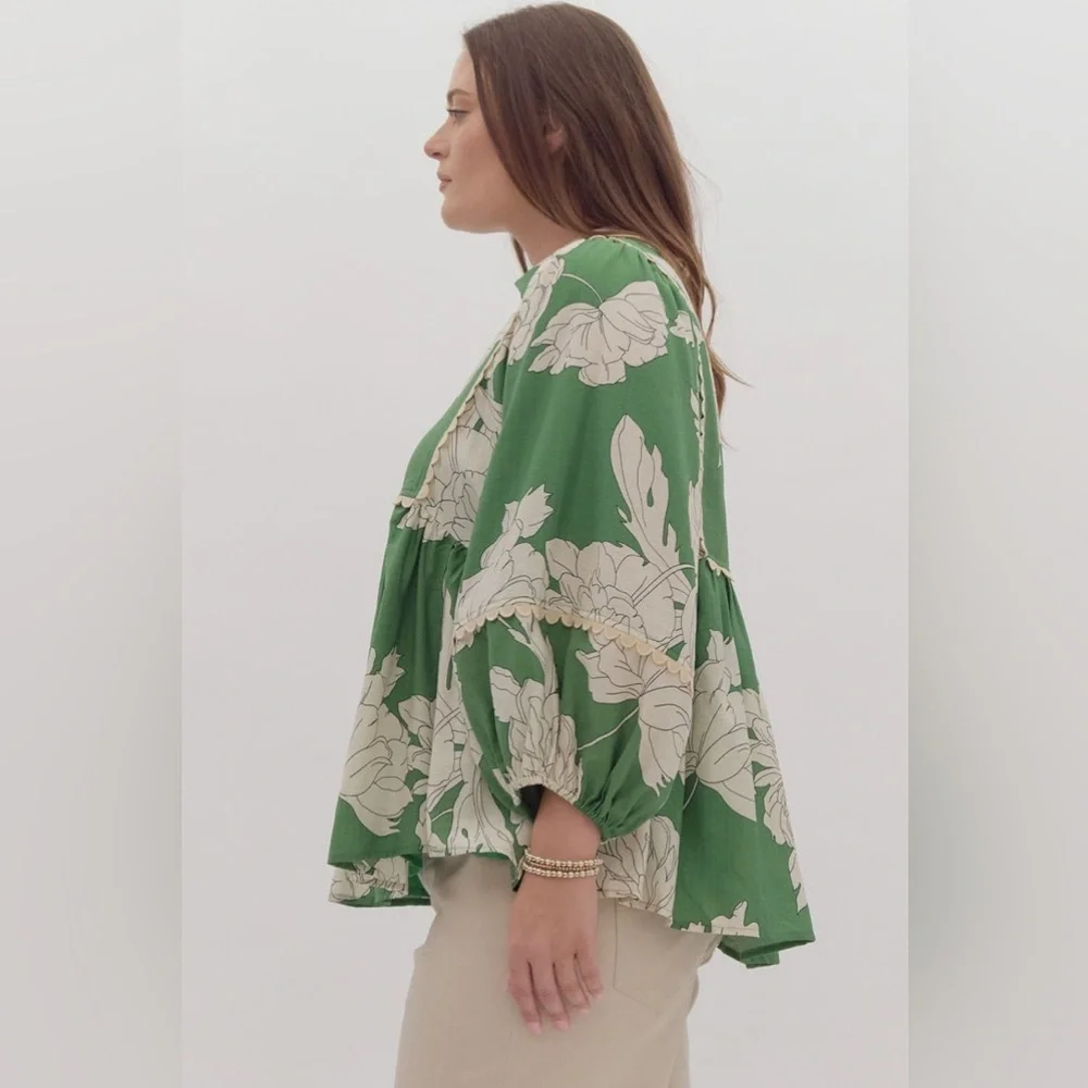 Entro Sweet and Scalloped Floral Blouse - Picture 3 of 4